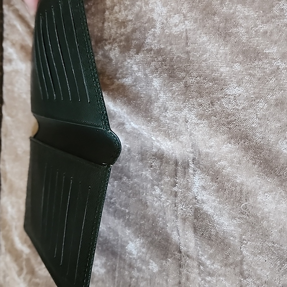 Authentic Green Louis Vuitton Taiga Wallet - Picture 6 of 10